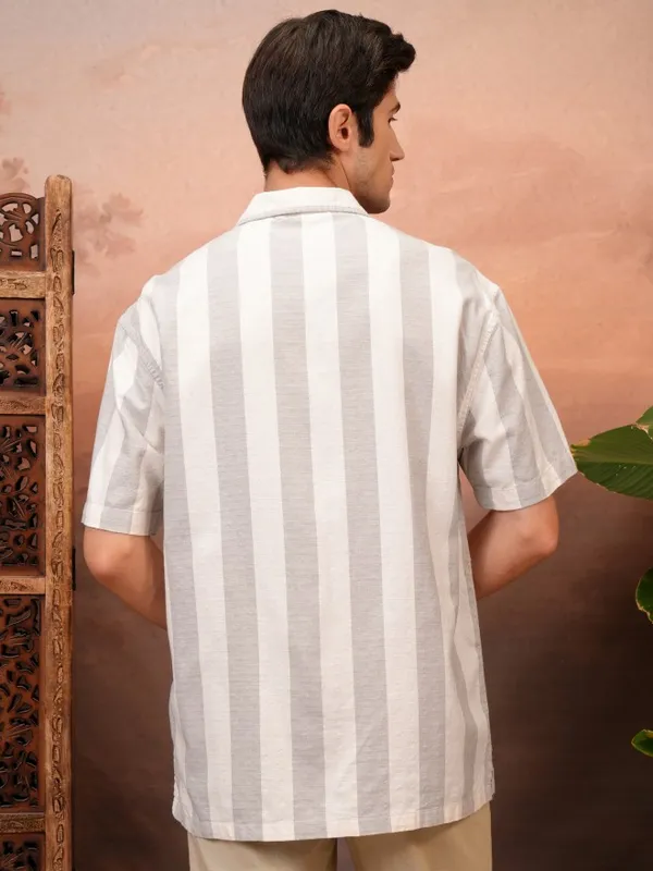  Locomotive Men Grey Striped Relaxed Fit Casual Shirts
