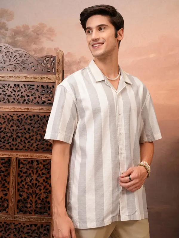  Locomotive Men Grey Striped Relaxed Fit Casual Shirts
