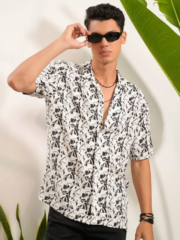  Locomotive Men Black Printed Regular Fit Casual Shirts