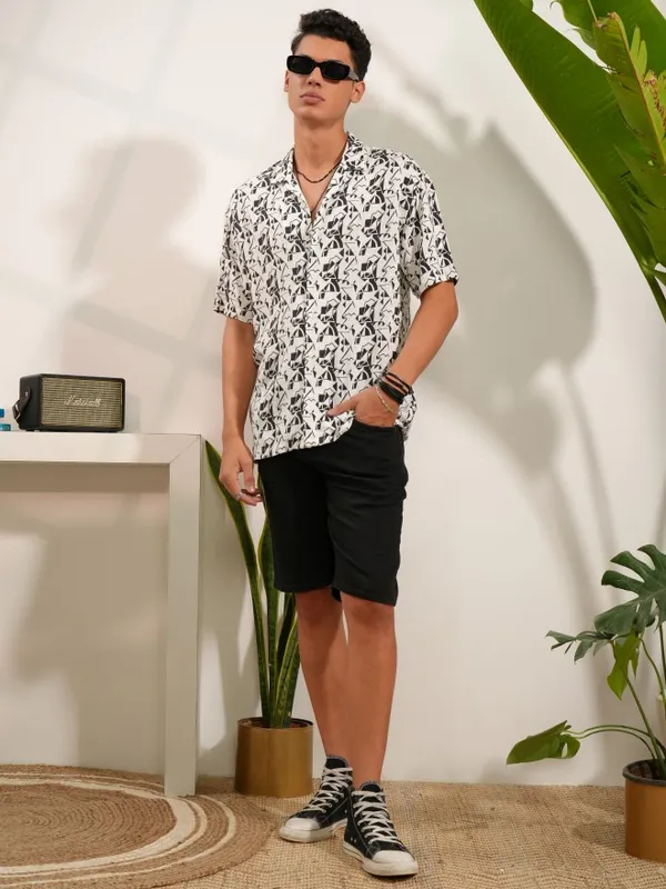  Locomotive Men Black Printed Regular Fit Casual Shirts