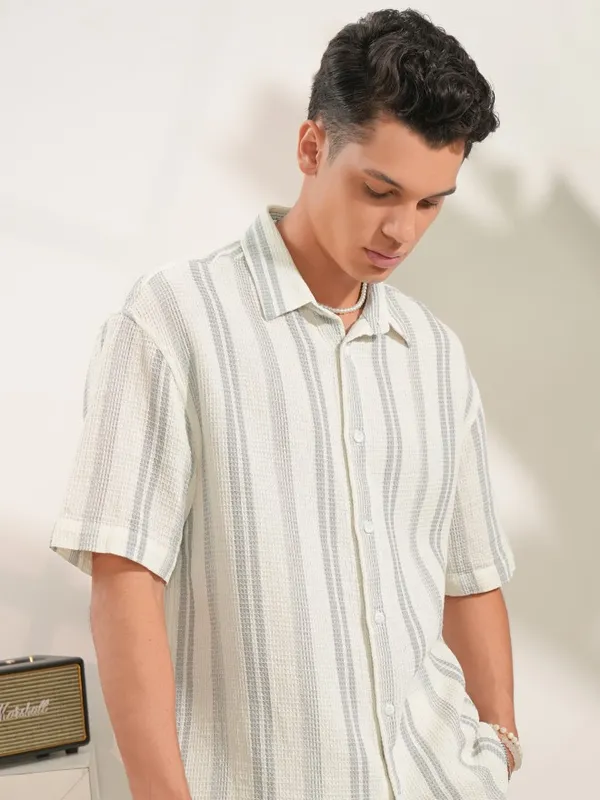  Locomotive Men Off White Striped Oversized Fit Casual Shirts