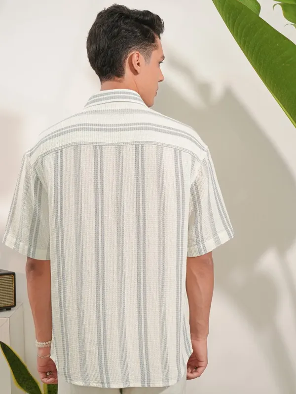  Locomotive Men Off White Striped Oversized Fit Casual Shirts