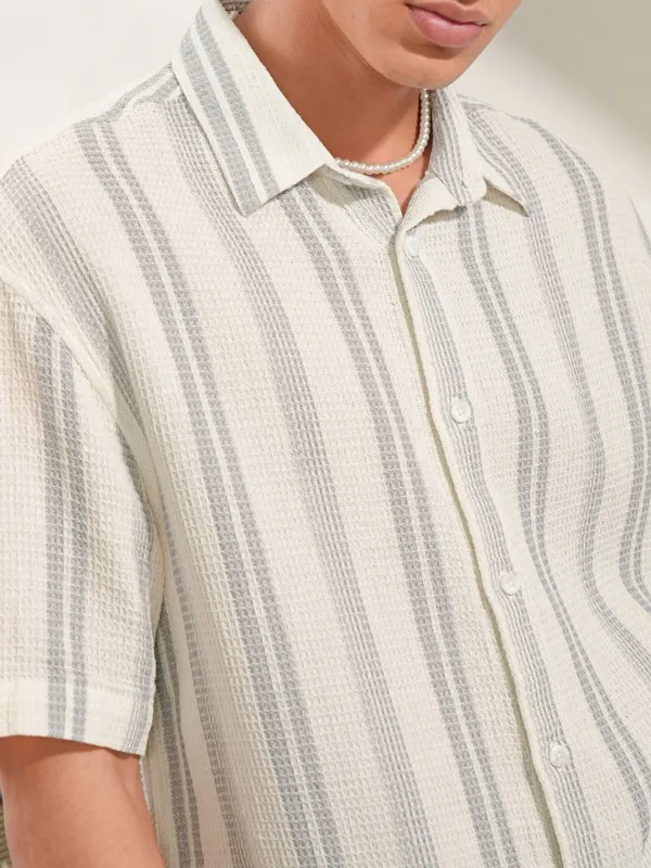  Locomotive Men Off White Striped Oversized Fit Casual Shirts
