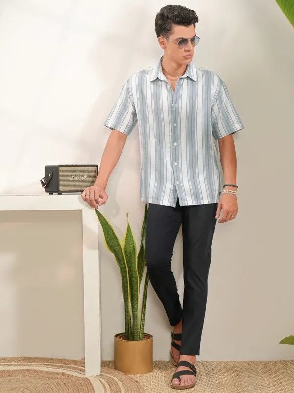  Locomotive Men Grey Striped Oversized Fit Casual Shirts