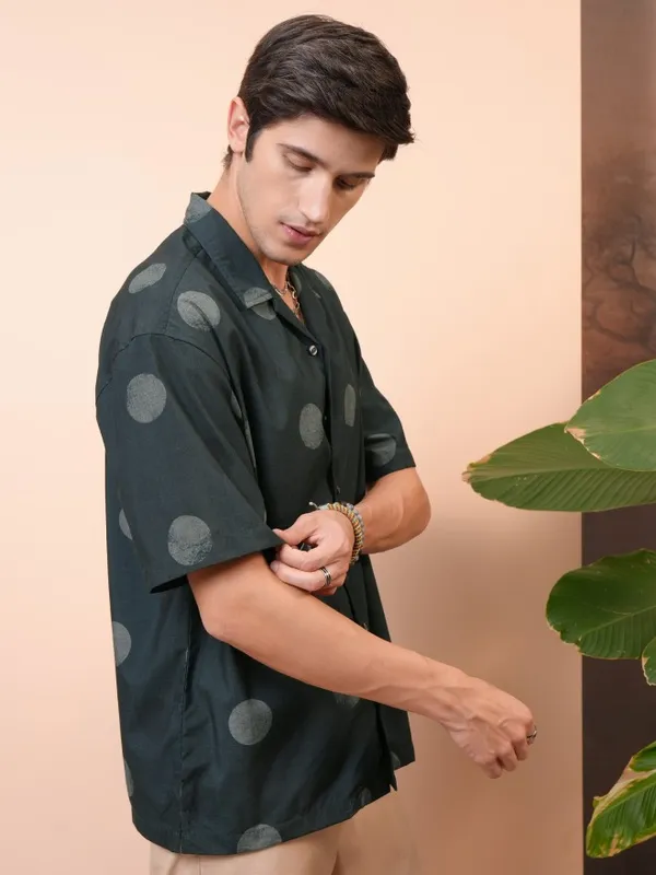  Locomotive Men Green Printed Oversized Fit Casual Shirts