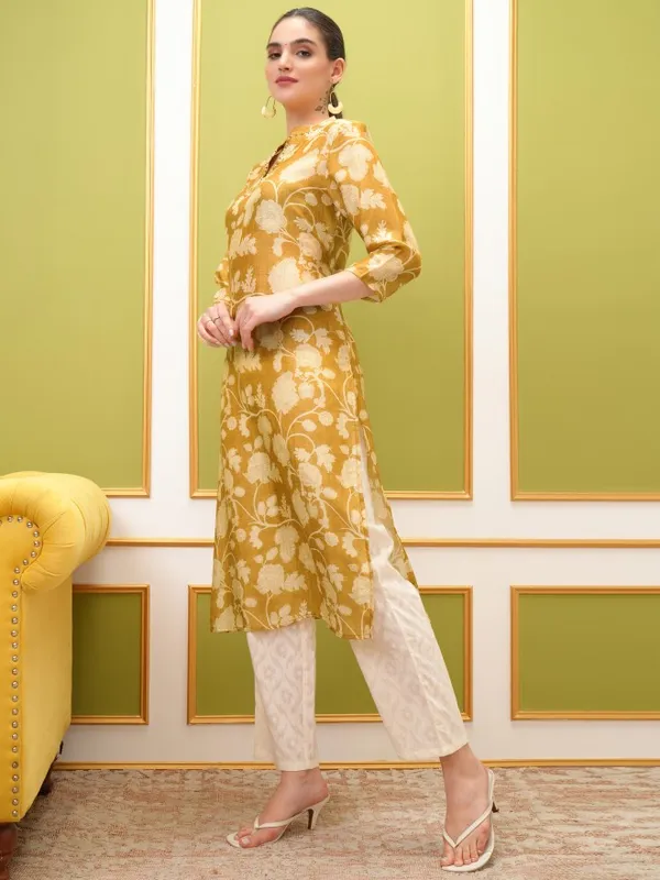 Vishudh Women Mustard Printed Straight Kurtas