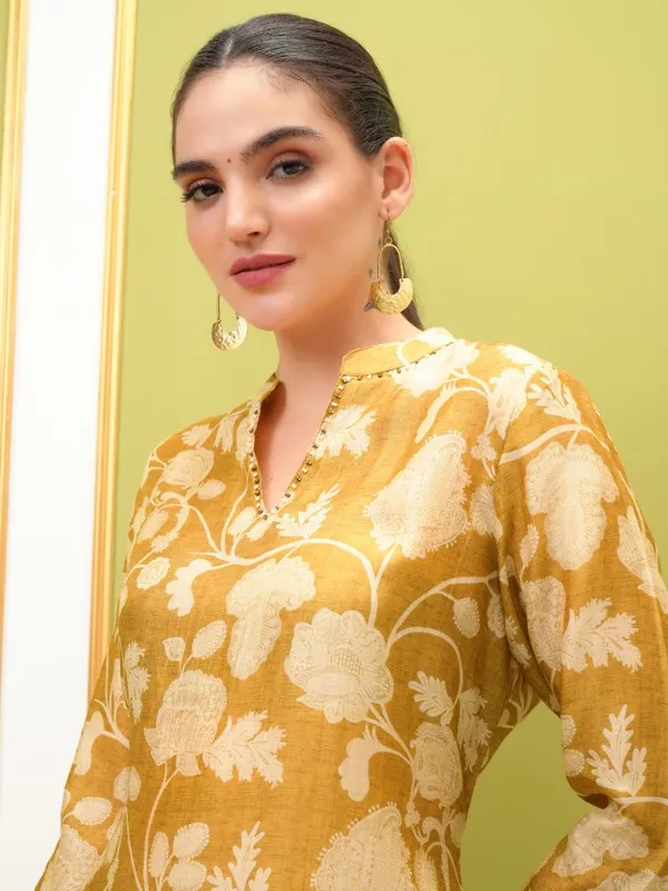 Vishudh Women Mustard Printed Straight Kurtas