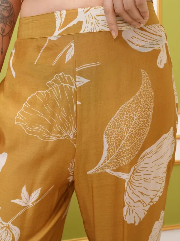 Vishudh Women Olive Printed Kurta With Trouser