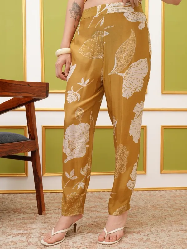 Vishudh Women Olive Printed Kurta With Trouser