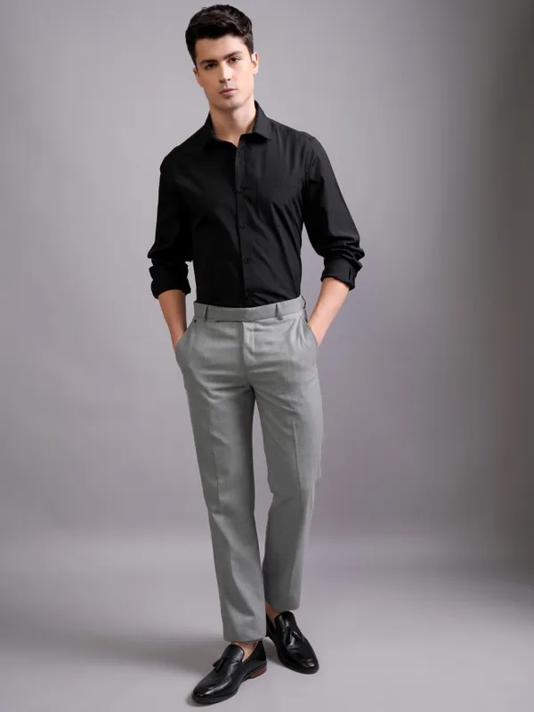 Highlander Men Black Solid Slim Fit Casual Shirt