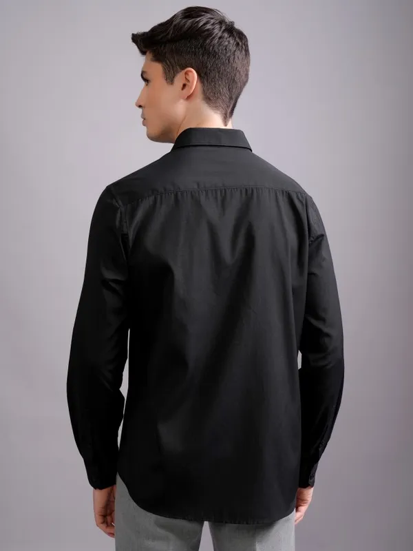 Highlander Men Black Solid Slim Fit Casual Shirt