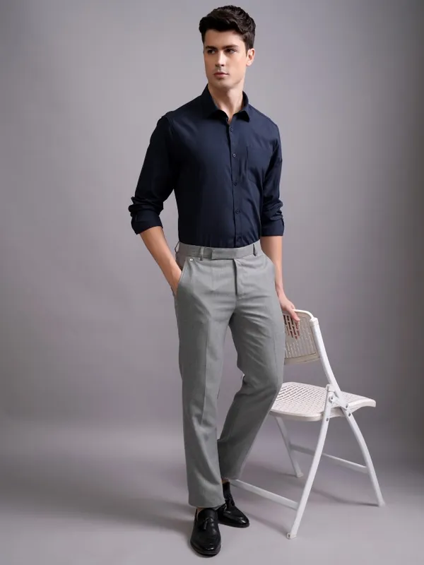 Highlander Men Navy Blue Solid Slim Fit Casual Shirt