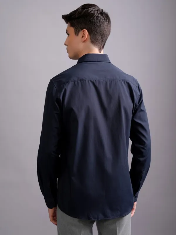 Highlander Men Navy Blue Solid Slim Fit Casual Shirt