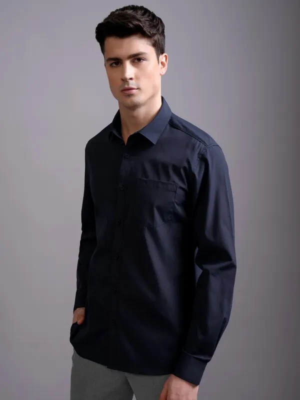 Highlander Men Navy Blue Solid Slim Fit Casual Shirt