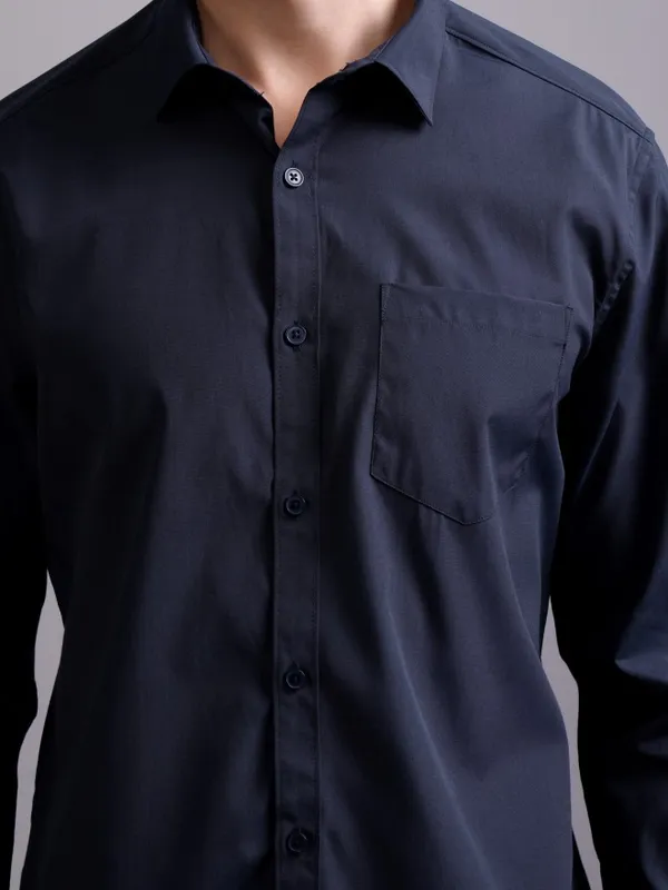 Highlander Men Navy Blue Solid Slim Fit Casual Shirt