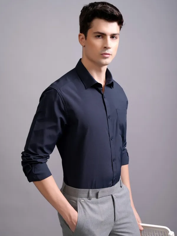 Highlander Men Navy Blue Solid Slim Fit Casual Shirt