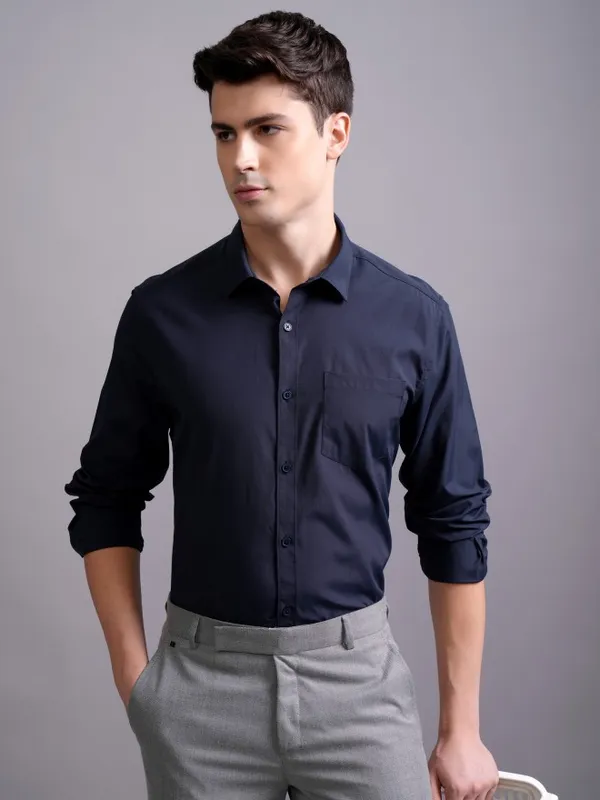 Highlander Men Navy Blue Solid Slim Fit Casual Shirt