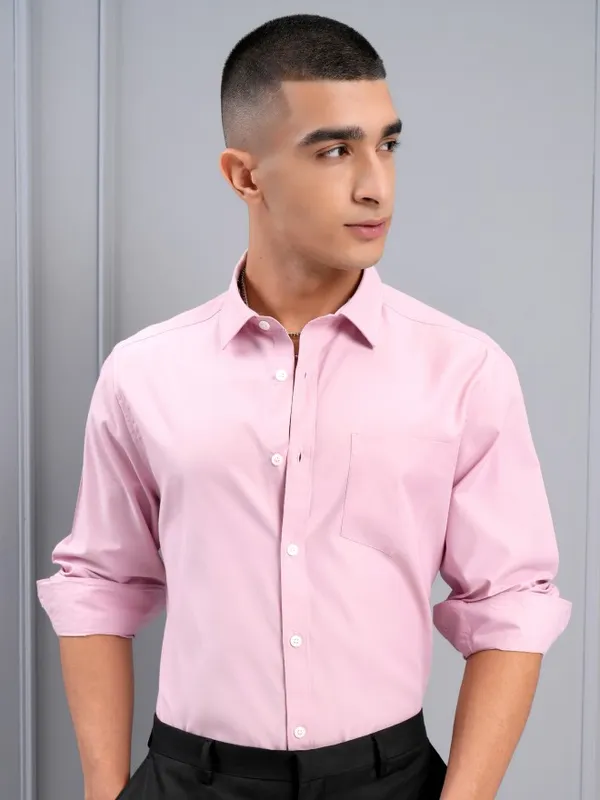 Highlander Men Pink Solid Slim Fit Casual Shirt