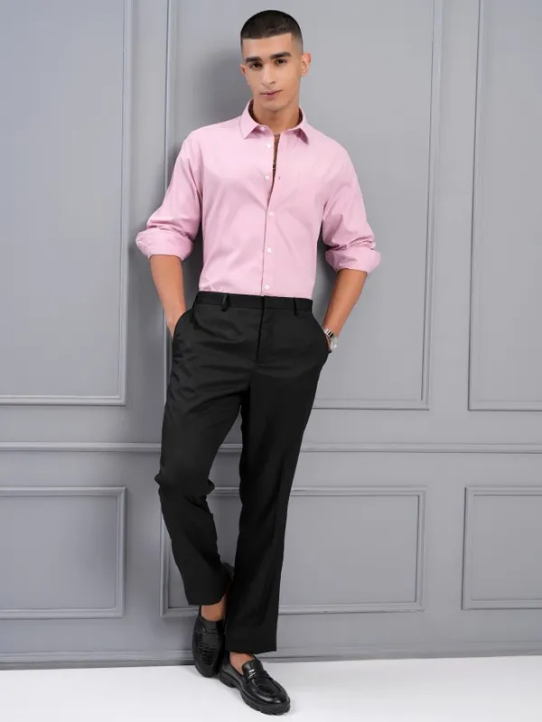 Highlander Men Pink Solid Slim Fit Casual Shirt