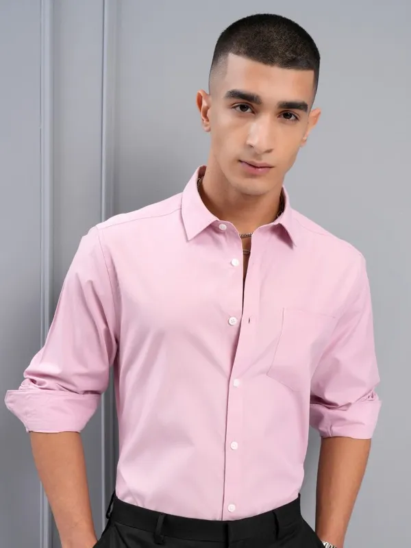 Highlander Men Pink Solid Slim Fit Casual Shirt