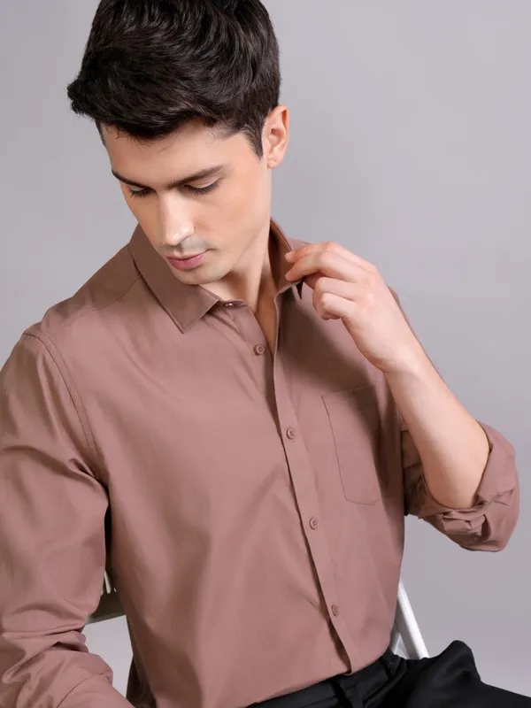Highlander Men Rose Solid Slim Fit Casual Shirt
