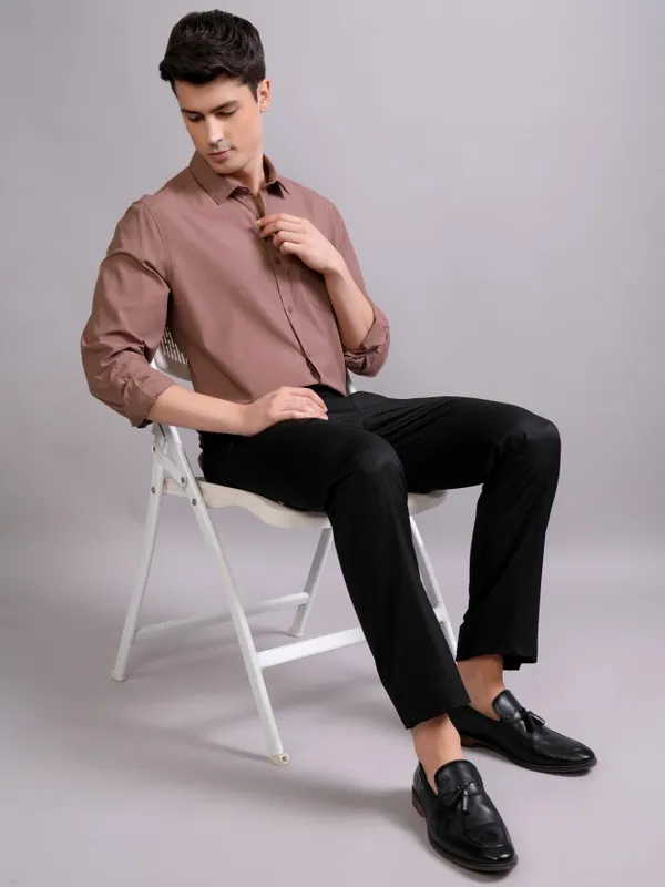 Highlander Men Rose Solid Slim Fit Casual Shirt