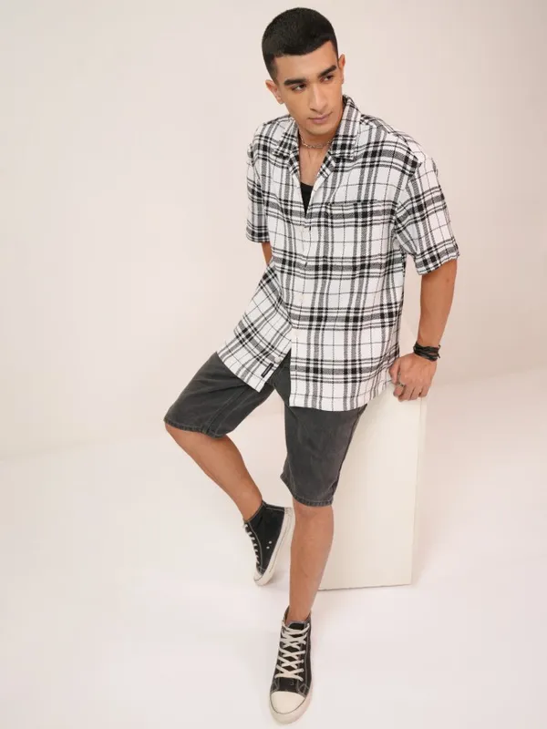  Highlander Men White Checked Oversized Fit Casual Shirts
