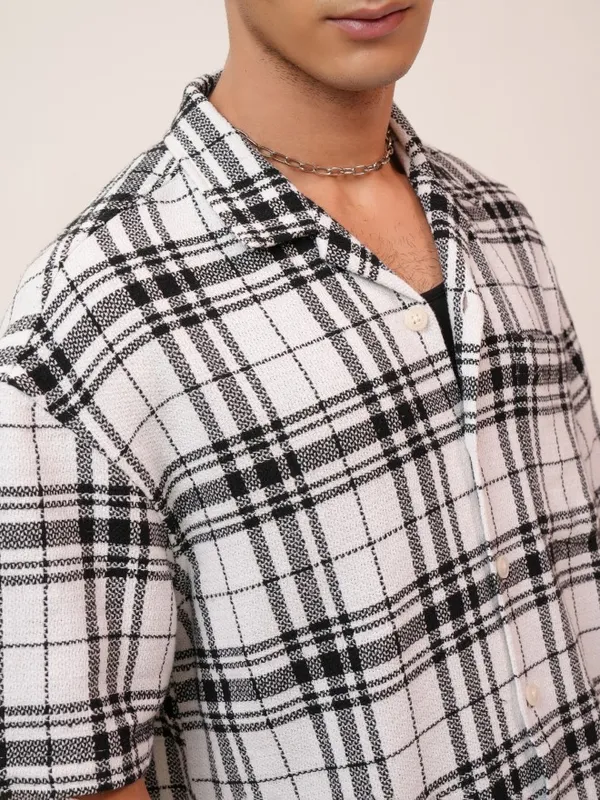  Highlander Men White Checked Oversized Fit Casual Shirts