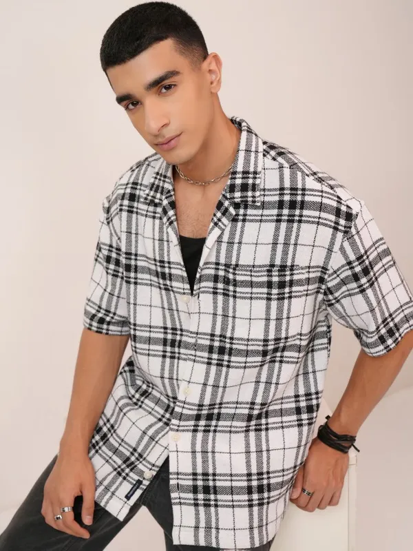  Highlander Men White Checked Oversized Fit Casual Shirts