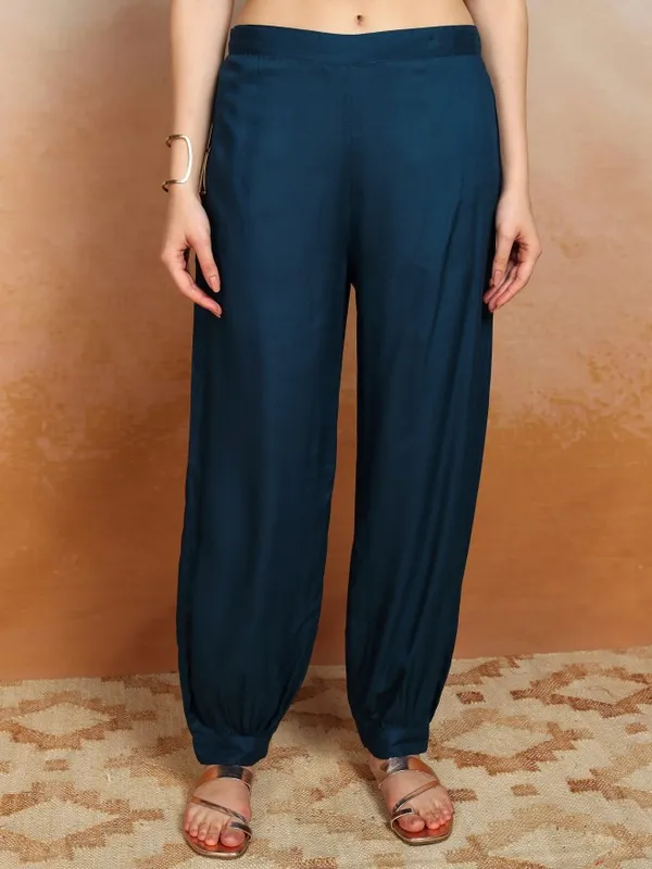 Vishudh Women Blue Printed Kurta With Trousers
