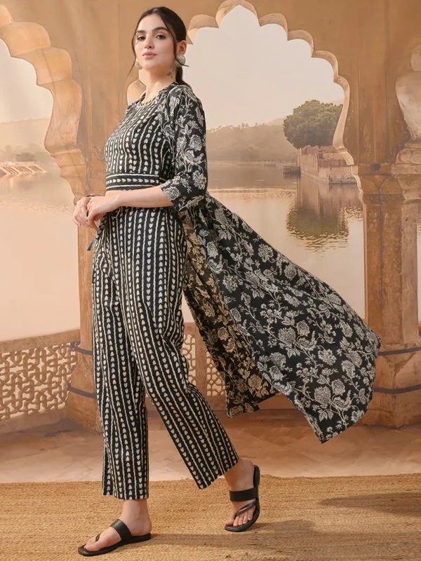 Vishudh Women Black Printed Kurta With Trousers 