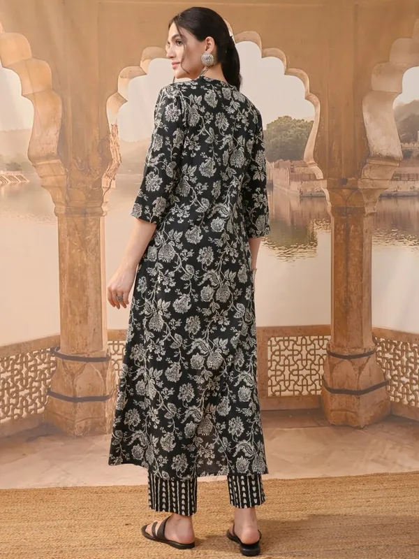 Vishudh Women Black Printed Kurta With Trousers 