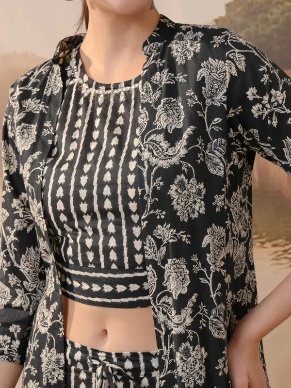 Vishudh Women Black Printed Kurta With Trousers 