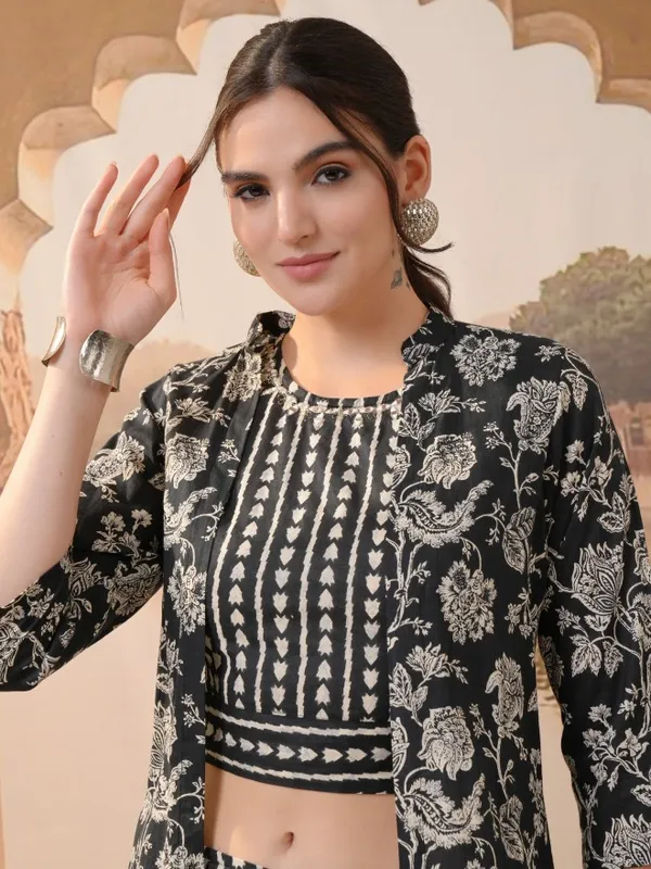 Vishudh Women Black Printed Kurta With Trousers 