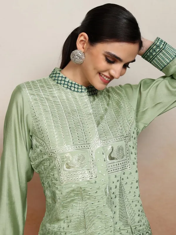 Women Kurta With Trousers
