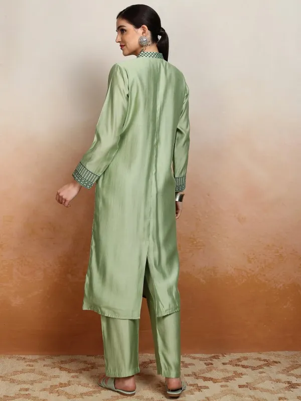 Women Kurta With Trousers