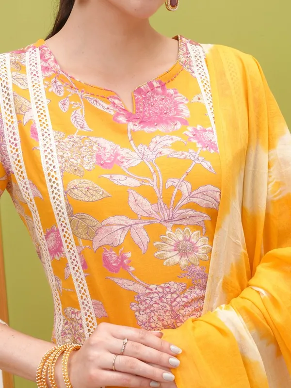  Vishudh Women Yellow Printed Kurta Sets