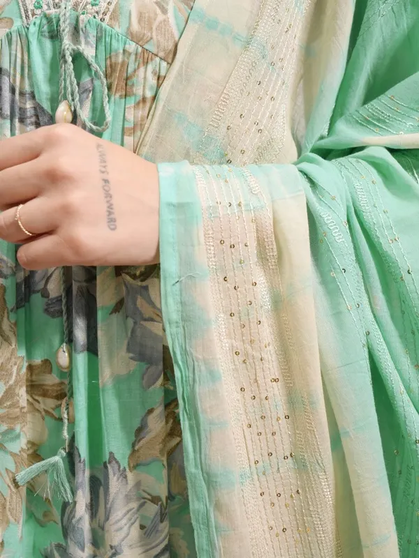  Vishudh Women Green Printed Kurta Sets