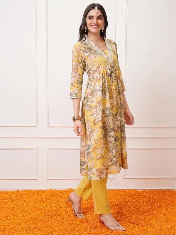 Women Kurta With Trousers & Dupatta