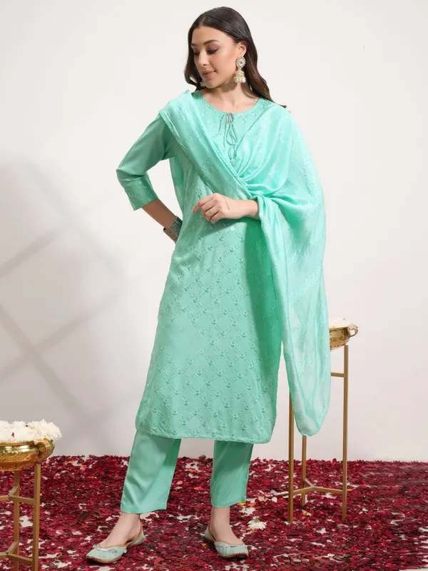  Vishudh Women Green Embroidered Kurta Sets