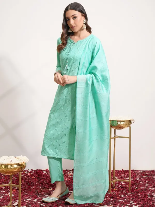  Vishudh Women Green Embroidered Kurta Sets