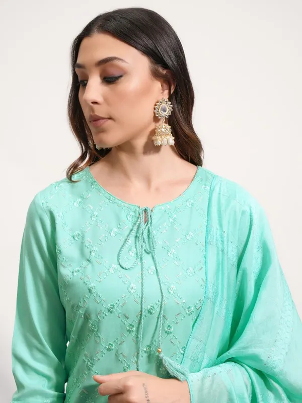  Vishudh Women Green Embroidered Kurta Sets