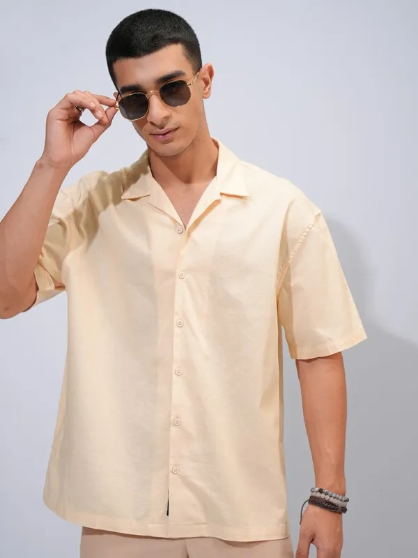 Highlander Men Cream Solid Oversized Fit Casual Shirts