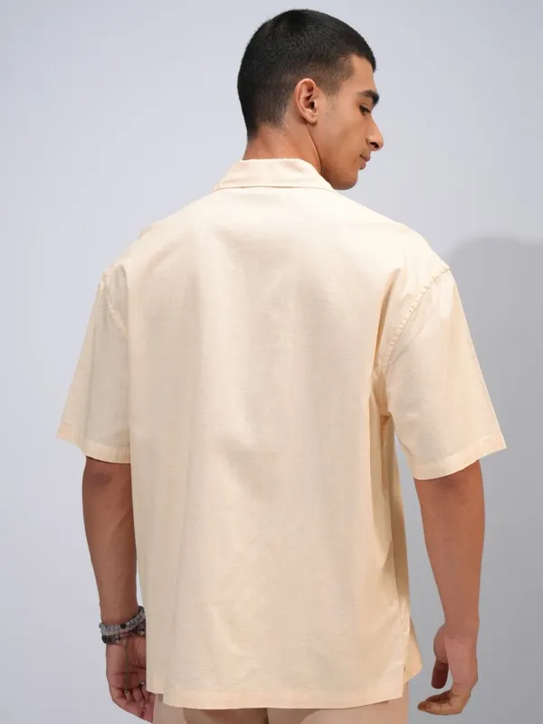 Highlander Men Cream Solid Oversized Fit Casual Shirts