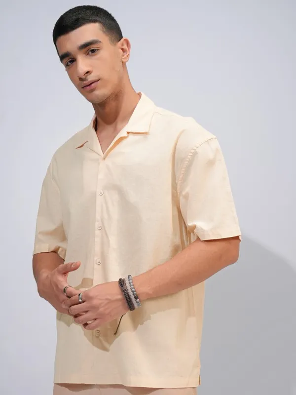 Highlander Men Cream Solid Oversized Fit Casual Shirts
