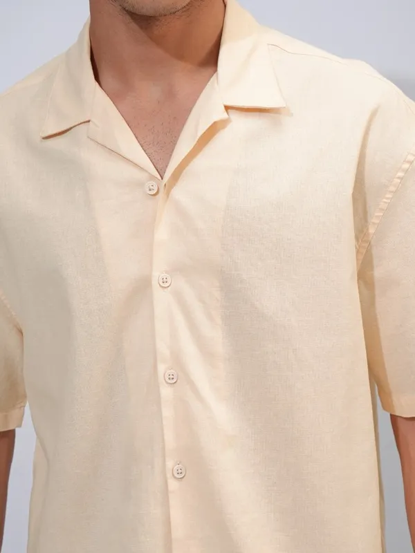 Highlander Men Cream Solid Oversized Fit Casual Shirts