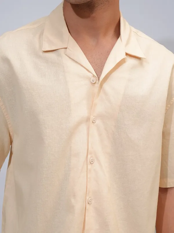 Highlander Men Cream Solid Oversized Fit Casual Shirts
