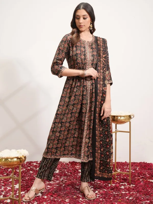  Vishudh Women Black Printed Kurta Sets