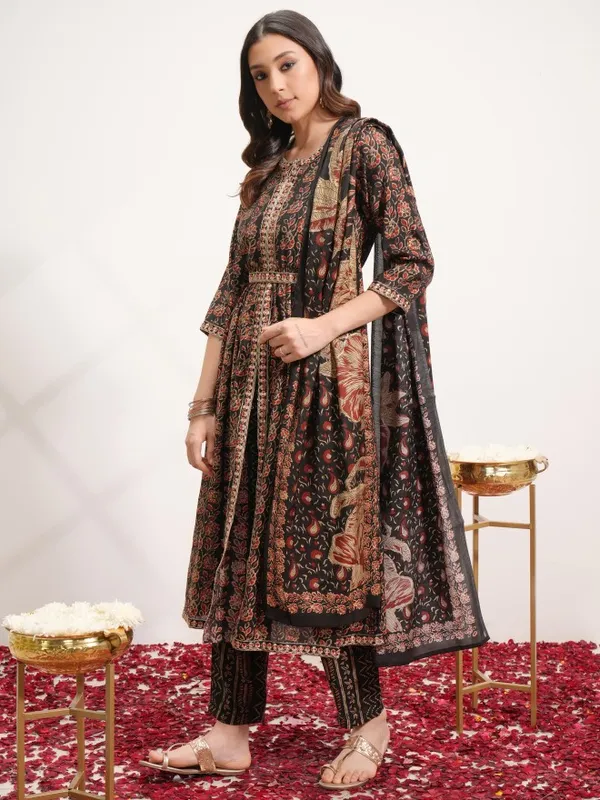  Vishudh Women Black Printed Kurta Sets
