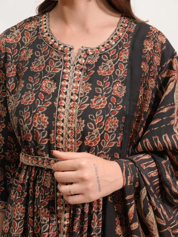  Vishudh Women Black Printed Kurta Sets
